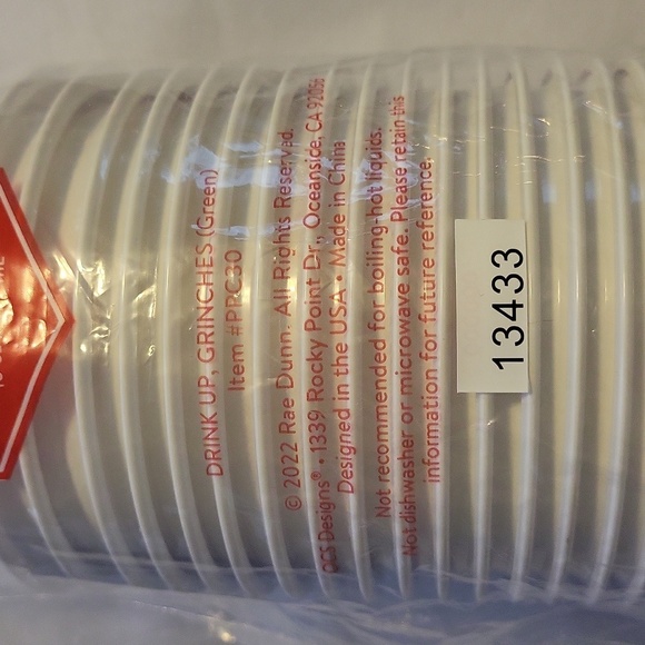 Drink Up Grinches 20 piece Plastic Disposable Drinking Cups - Picture 5 of 5